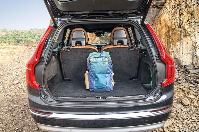 2022 Volvo XC90 B6 review, test drive Volvo XC90 B6 boot